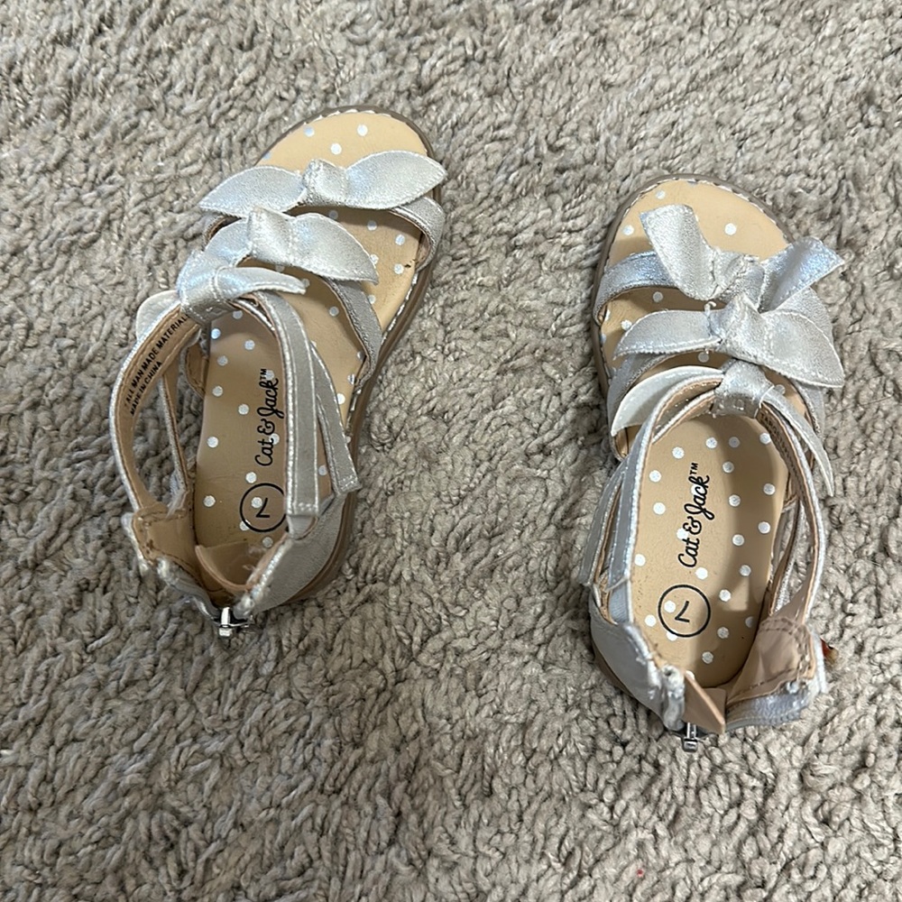 Cat and Jack 7c sliver sandals